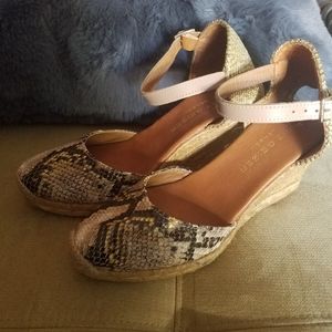 Closed toe Espadrille Wedge